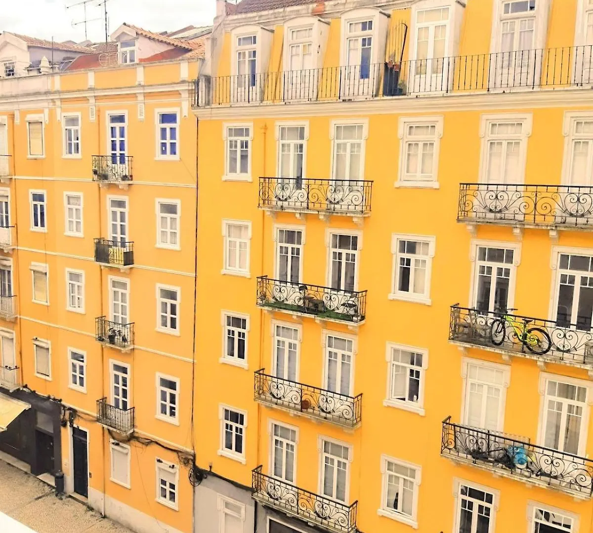 Lisbon Metro Arroios Apartment